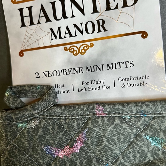 Set of 2 Halloween Metallic Flying Bats Mini Oven Mitts Goth - Picture 4 of 6